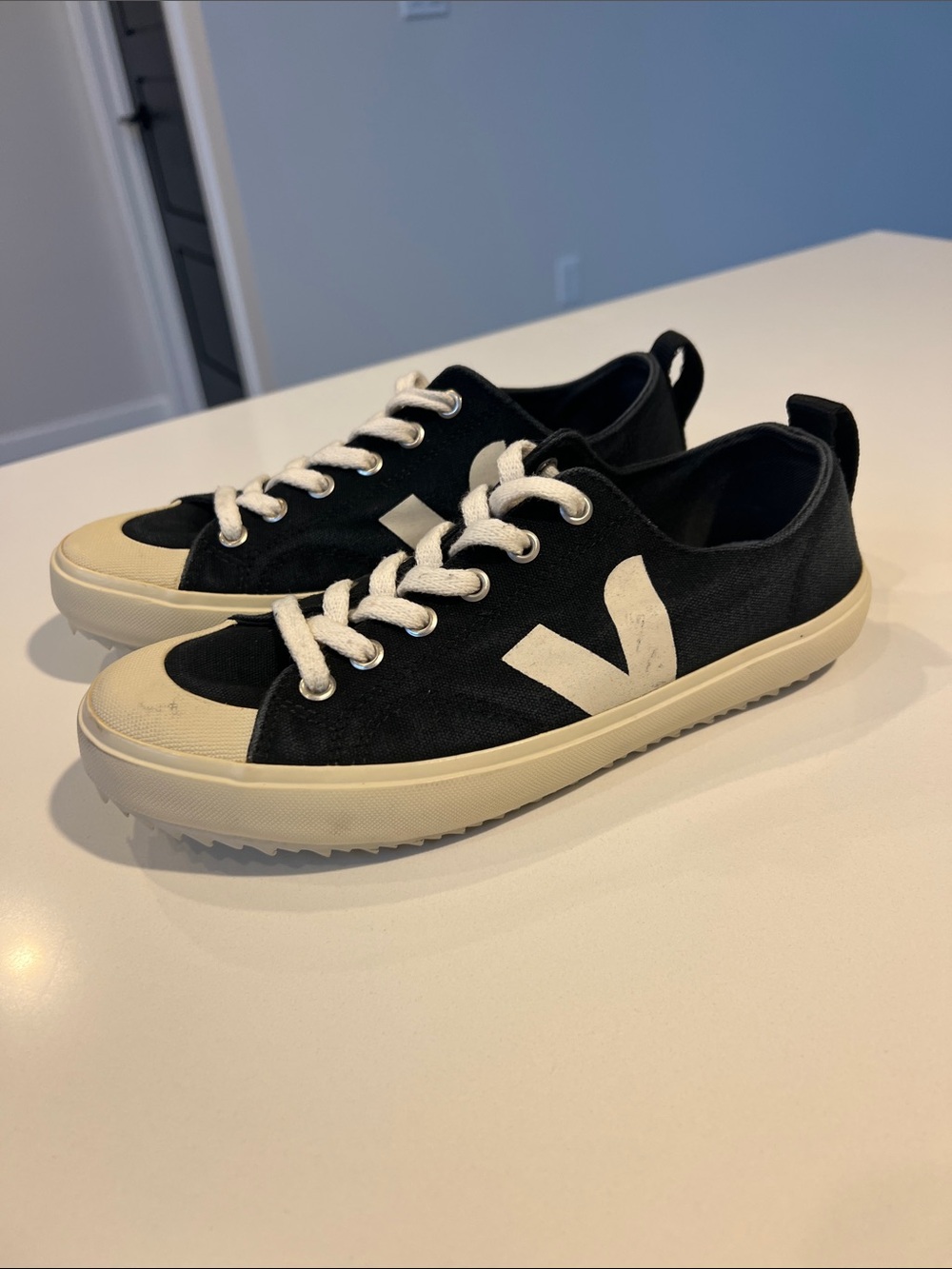 Veja nova black pierre off white canvas logo low top sneakers size 6